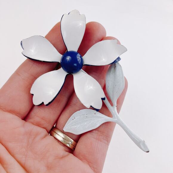 Vintage 60's Blue White Enamel Flower Brooch Pin Retro Mid Century Metal Jewelry - Picture 5 of 11